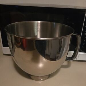 Kitchenaid Stainless Steel Mixing Bowl (KSM 150,) Used once or twice, EUC.